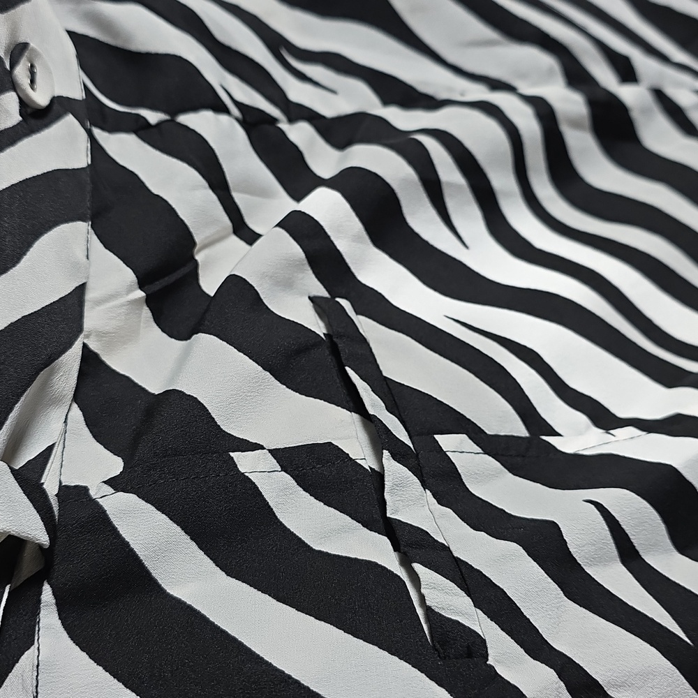 Walter Baker Zebra Shorts, Size 10 - Picture 8 of 10